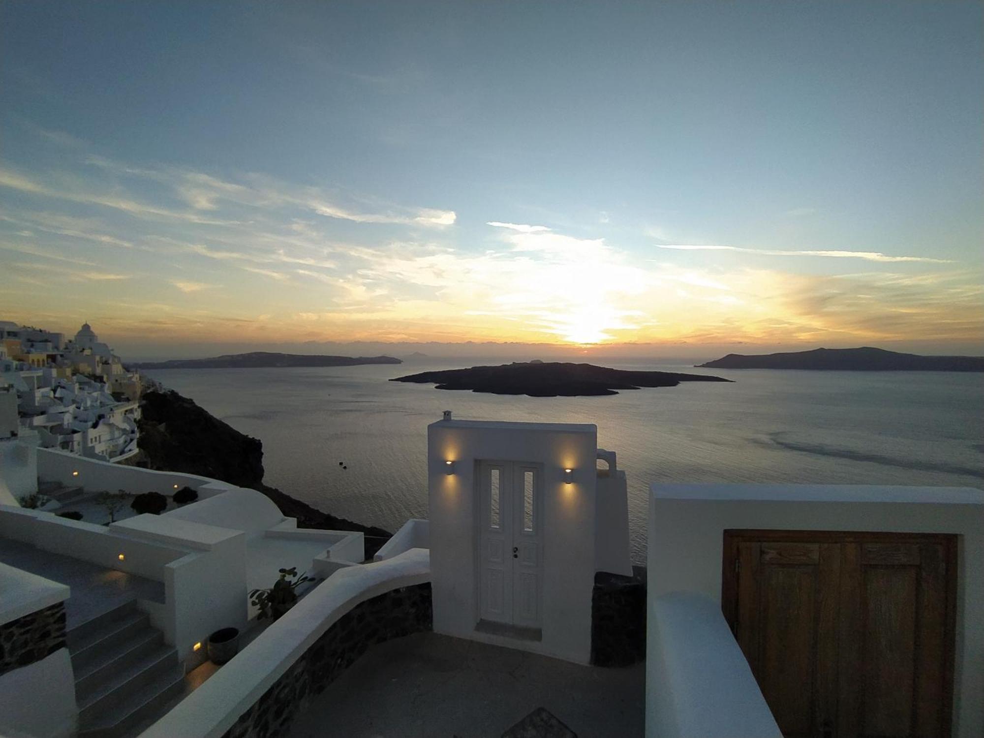 Akron Cliff Suite Fira  Exteriér fotografie
