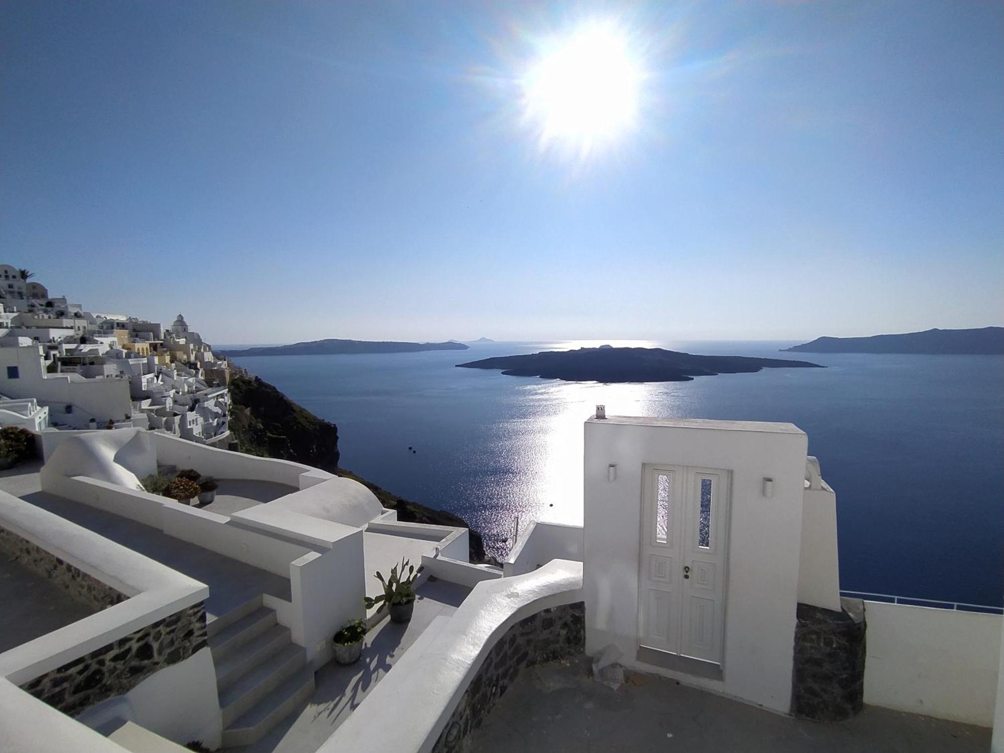 Akron Cliff Suite Fira  Exteriér fotografie